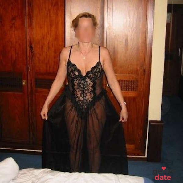 Reife Frau sucht Liebhaber für regelmäßige intime Treffen